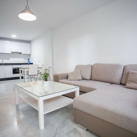 Ferienwohnung Apartamento En La Carihuela Con Piscina Y Parking, Al Lado De La Playa Torremolinos Exterior foto