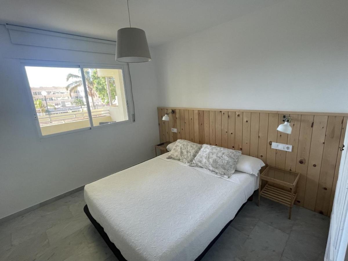 Ferienwohnung Apartamento En La Carihuela Con Piscina Y Parking, Al Lado De La Playa Torremolinos Exterior foto