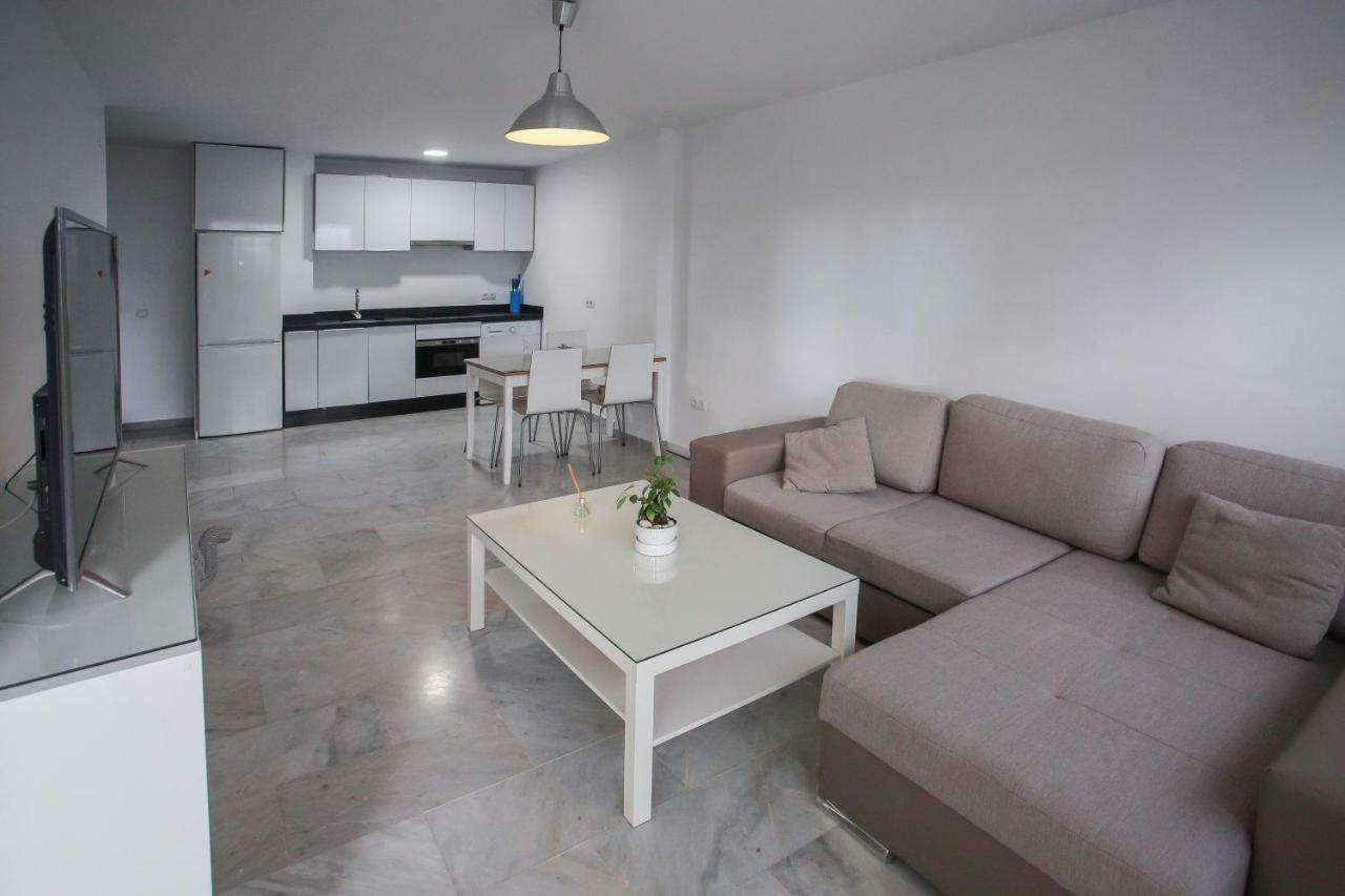 Ferienwohnung Apartamento En La Carihuela Con Piscina Y Parking, Al Lado De La Playa Torremolinos Exterior foto